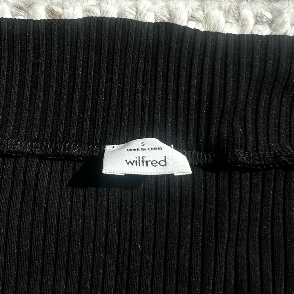 WILFRED- NIOR OFF THE SHOULDER SHORT SLEEVE SIZE S 🖤 - Picture 3 of 5